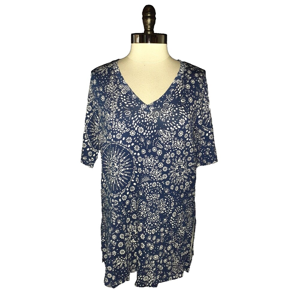 NEW TORRID Plus Size 0 0X Tunic Top Shirt Blue White Floral Short Sleeve